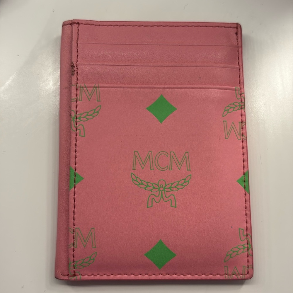 MCM Wallet 💕💚